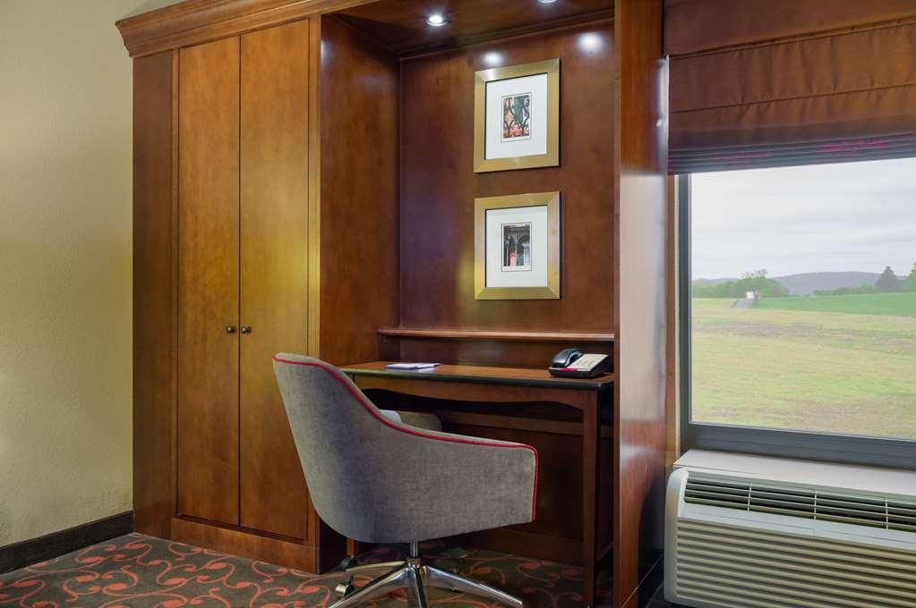 Larkspur Landing Carlisle Hotel Room photo