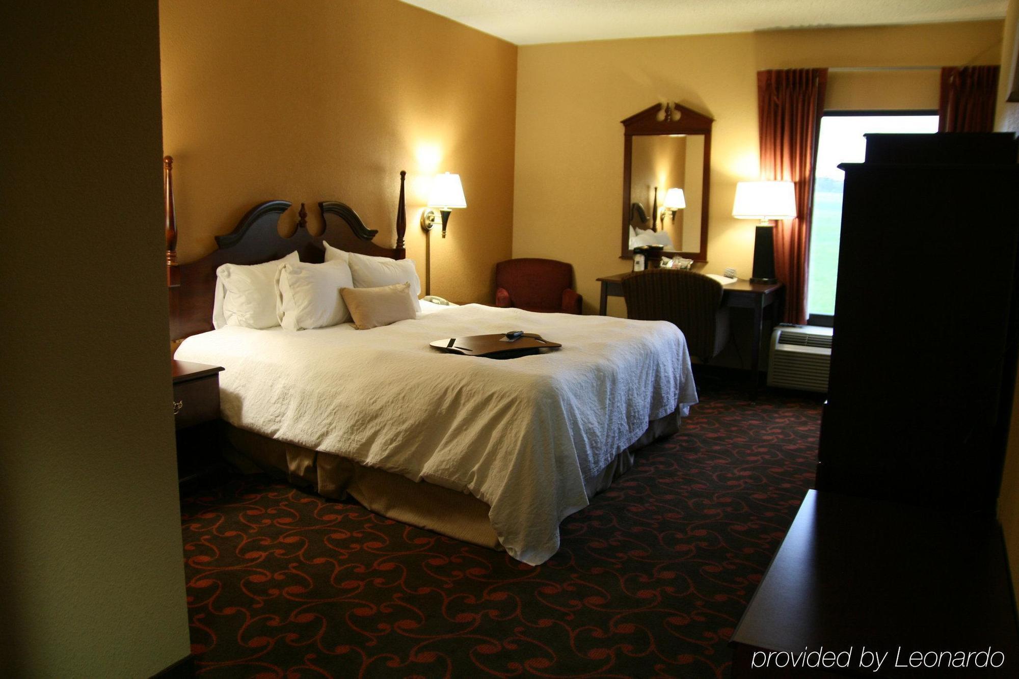 Larkspur Landing Carlisle Hotel Room photo