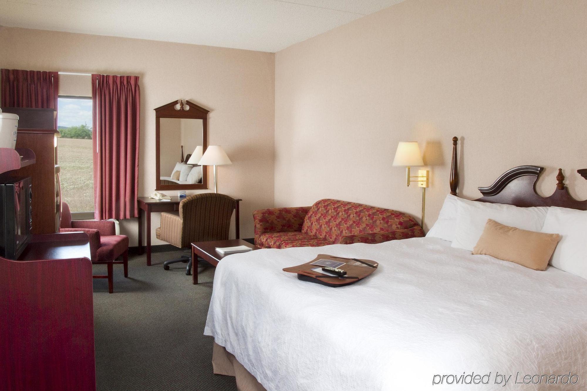 Larkspur Landing Carlisle Hotel Exterior photo